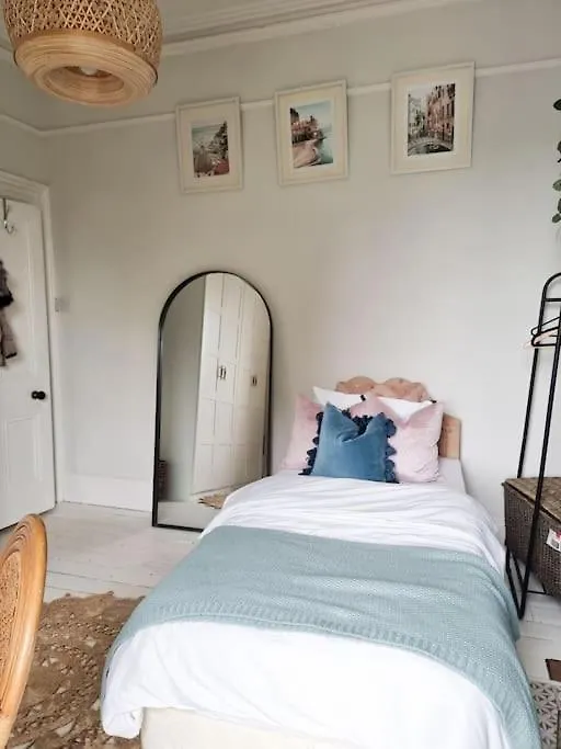 Spacious Victorian Property Belfast