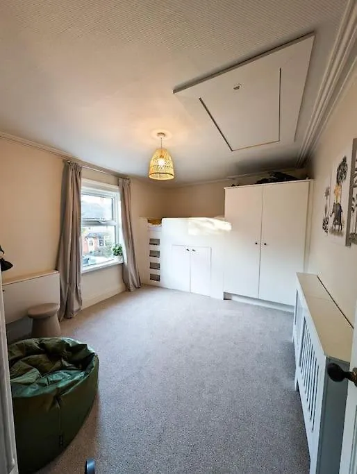 Spacious Victorian Property Belfast 0*,